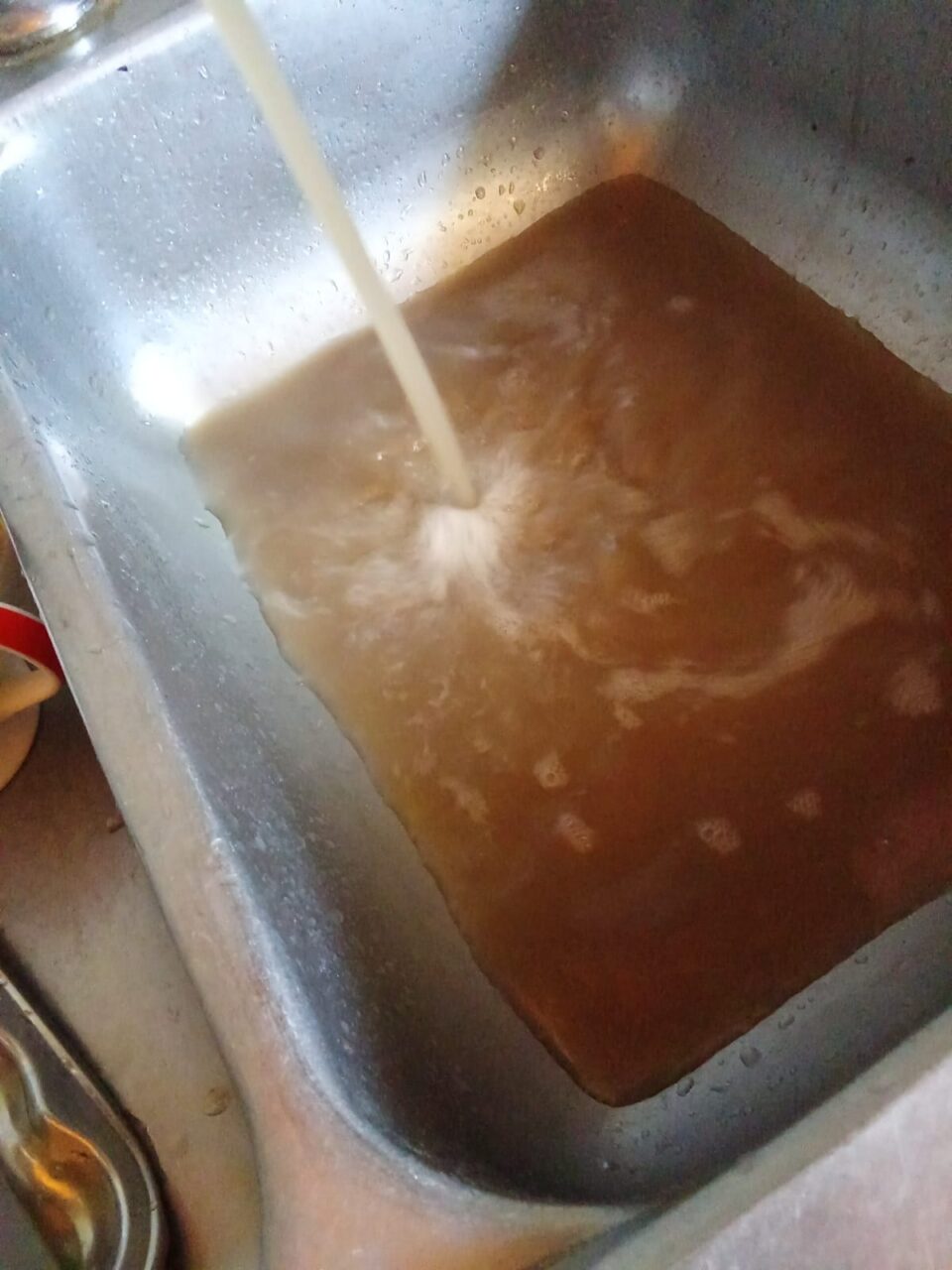  Vecinos de Milagrosa Sur Reclaman por el Color Turbio del Agua en el Programa «Los Ciudadanos Tienen la Palabra»