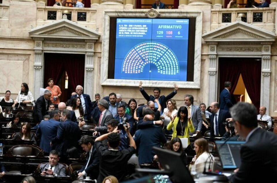 Cómo votaron los entrerrianos el DNU que permite a Milei acordar con el FMI