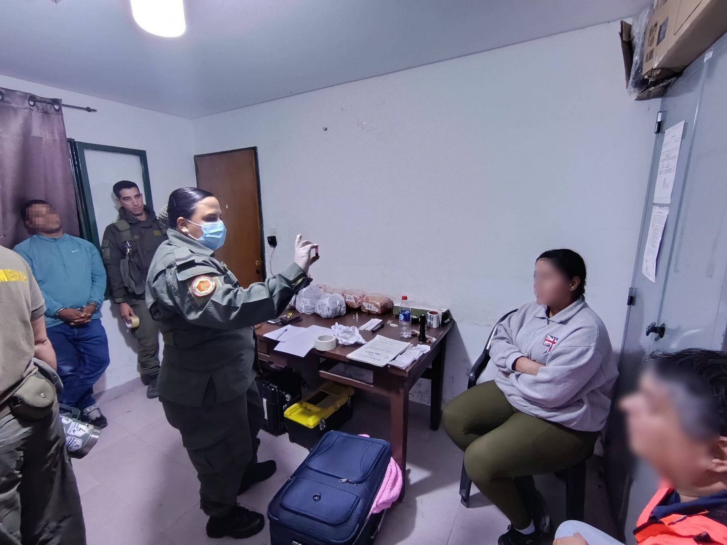 Tucumán: Escanean dos valijas y decomisan 12 kilos de marihuana