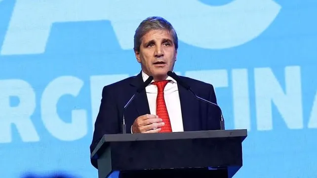 Luis Caputo anunció que el desembolso del FMI será de 20.000 millones de dólares