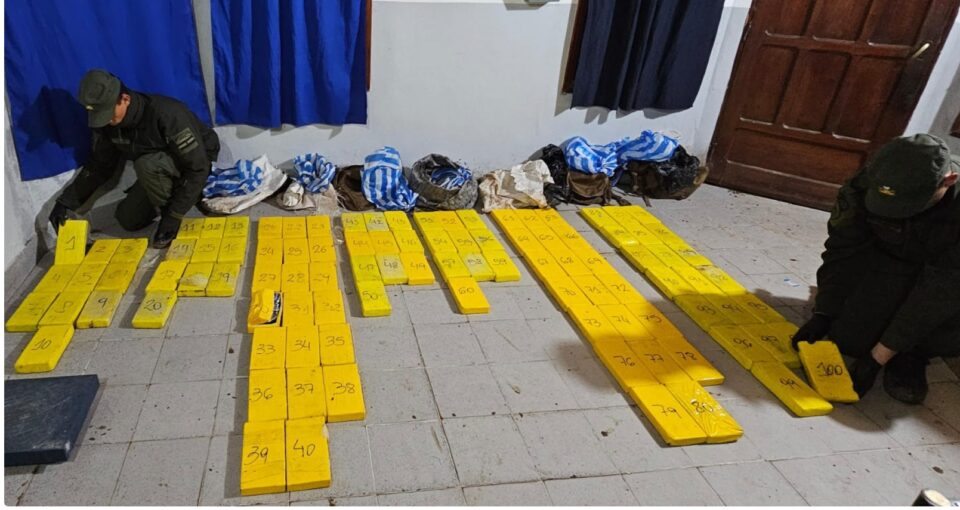 Salta: Arrojaron más de 100 kilos de cocaína acondicionados en mochilas y bolsas
