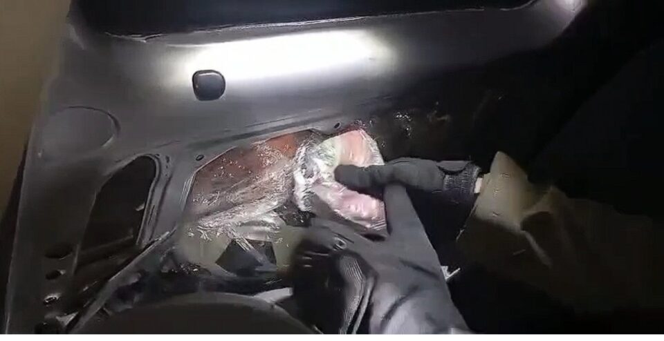 Santa Fe: Detienen a dos personas que viajaban en un vehículo envainado con 25 kilos de marihuana