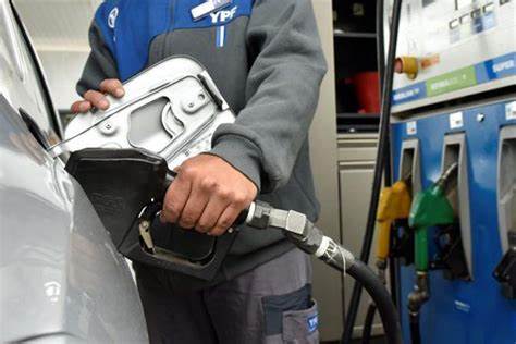 Desde la medianoche del 1° de abril, la petrolera YPF y shell implementó un aumento  en los precios de la nafta y el gasoil