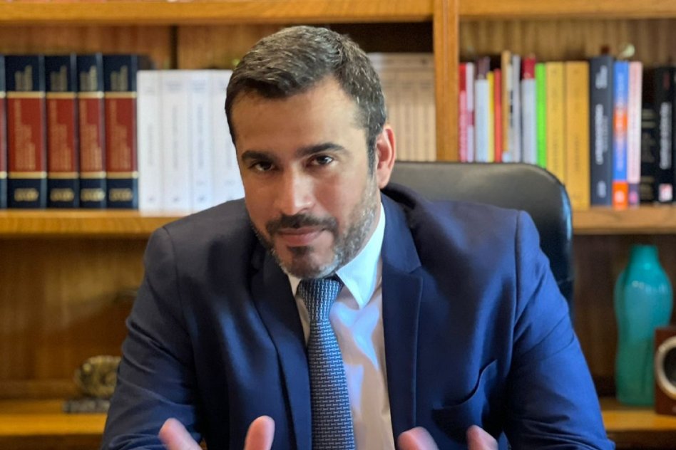 Causa Contratos: Velázquez aclara que nunca se acusó a Flavia Beckman de falsificar firmas y advierte sobre la exposición de datos personales de testigos