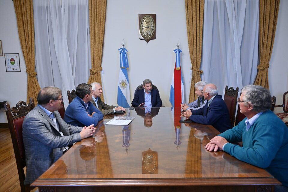 «Frigerio Impulsa la Construcción de una Nueva Terminal Portuaria en La Paz»