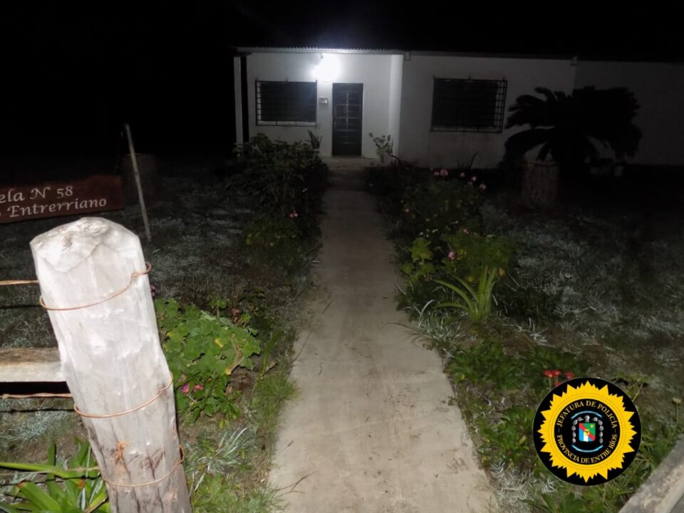 Tensión en Santa Elena: ataque a policías y vandalismo en una capilla