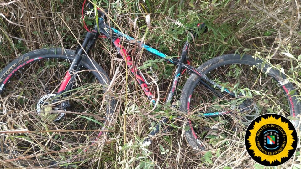 Operativo policial en La Paz: hallazgo de bicicleta robada en un descampado