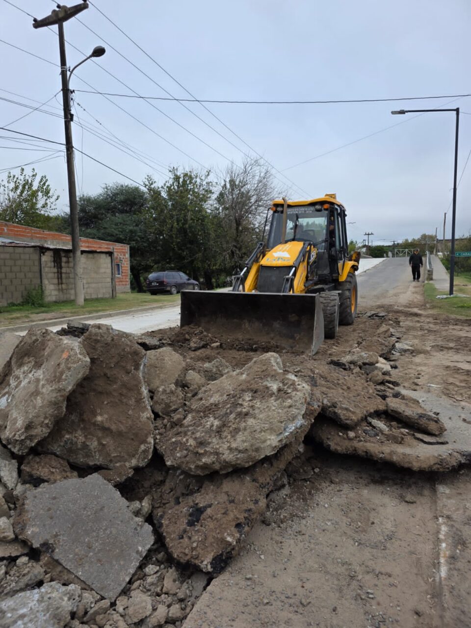Obras Públicas continúa con la reparación de la calzada en Av. Gregoria Pérez