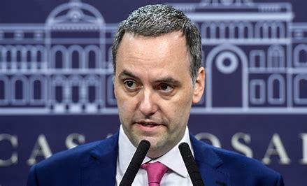Manuel Adorni volvió a sus habituales conferencias de prensa para anunciar la fusión de 8 organismos de la Secretaría de Cultura y una fuerte reducción en los subsidios.