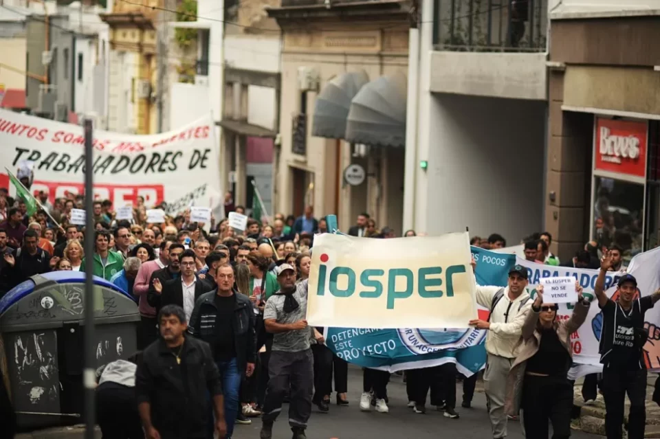 Gremios divididos en el Senado para debatir la disolución del Iosper