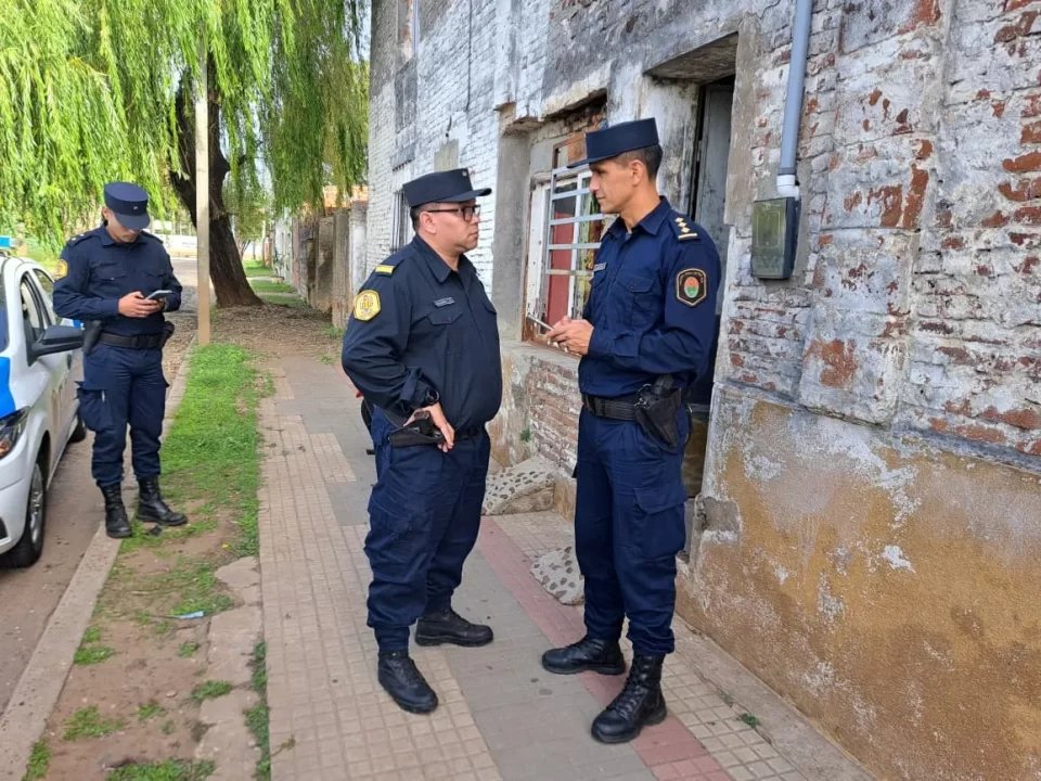 Allanamiento en Concordia: recuperan a una niña y hallan armas de fuego