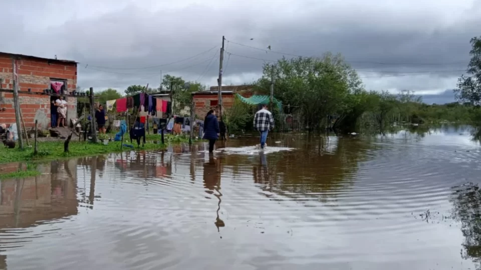 Alerta hídrica en Corrientes: evacuaciones y zonas aisladas por la crecida de los ríos