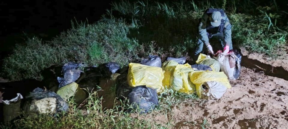Misiones: Hallan 915 kilos de droga acopiados a la vera del río Paraná
