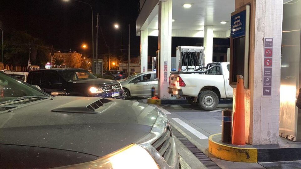Nuevo golpe al bolsillo: YPF aumenta los combustibles y arrastra a sus competidores
