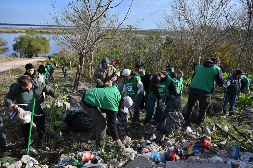 En el marco del programa Voluntarios ER, una iniciativa de la Secretaría de Participación y Atención Ciudadana, el gobierno de Entre Ríos llevó adelante una nueva jornada de voluntariado ambiental en la ciudad de Diamante.