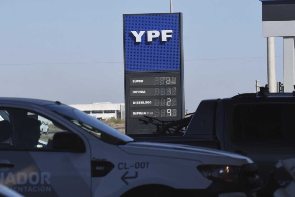 Inminente suba del 5% en nafta y gasoil: el conflicto en Medio Oriente presiona los precios en Argentina