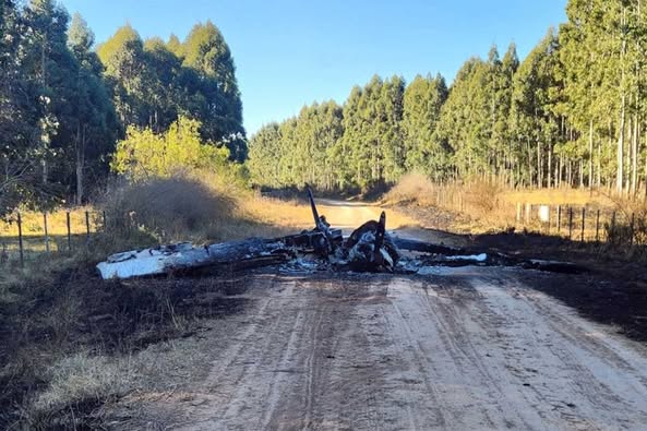 “Narco vuelo en Paysandú: hallan avioneta incendiada en un camino rural frente a Entre Ríos”