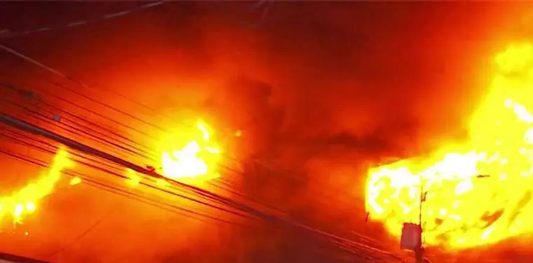 Incendio en el barrio Alborada/San Martín de Bovril afectó al menos dos viviendas