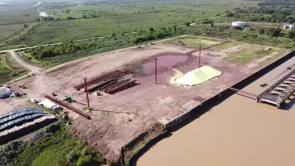 Puerto Ibicuy bajo la lupa: detectan acopio irregular de 5 toneladas de azufre a cielo abierto