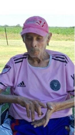 fallecio en la ciudad de La Paz  a la edad  de 77 años el señor ESQUIVEL SALVADOR