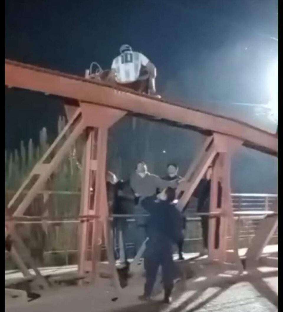 Un grito desde el Puente Rojo: dolor, justicia y contención en La Paz