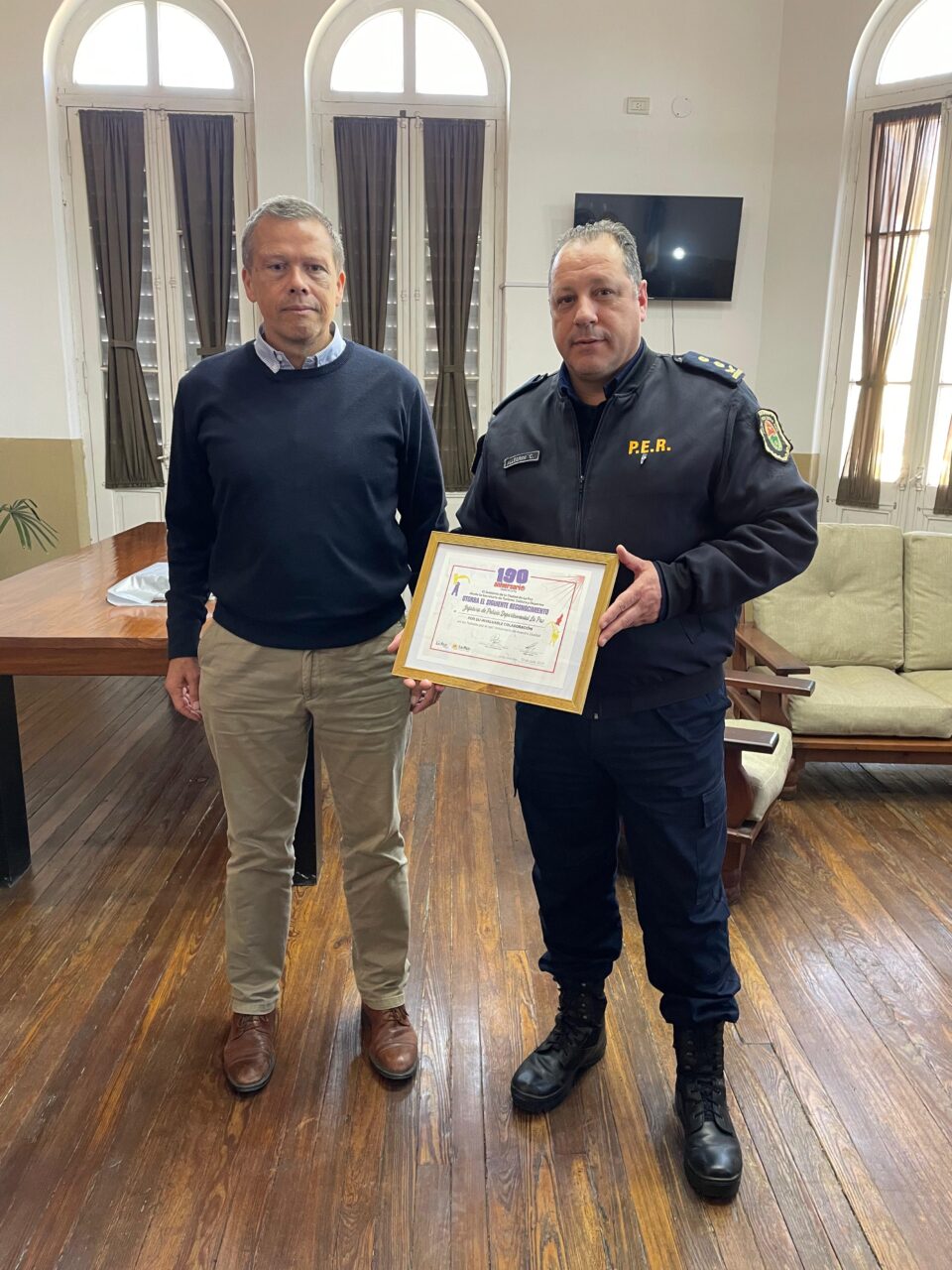 Reconocimiento institucional a la Policía de La Paz por su compromiso en el 190° aniversario de la ciudad