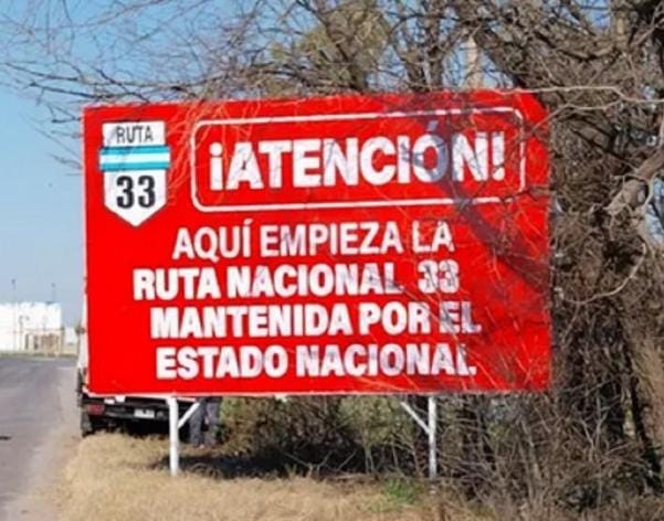 Santa Fe señala al Estado nacional: carteles viales denuncian el abandono de rutas