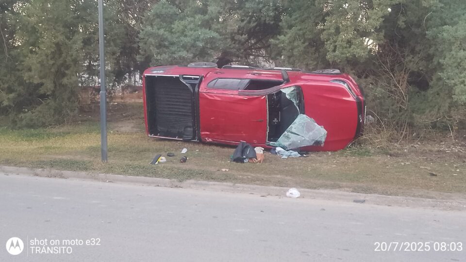 Choque entre camionetas en barrio estacion  : dos mujeres trasladadas y alcoholemia positiva