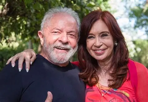 Lula llega a la Argentina y Cristina Kirchner solicita permiso judicial para recibirlo en su domicilio