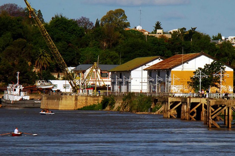 Puerto de Paraná: Frigerio firma el traspaso y abre una nueva etapa para Entre Ríos