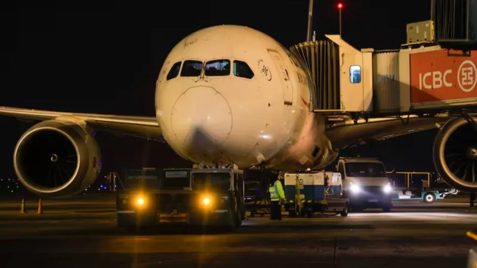 Bomba de humo en Ezeiza: cuando el miedo vuela más alto que los aviones