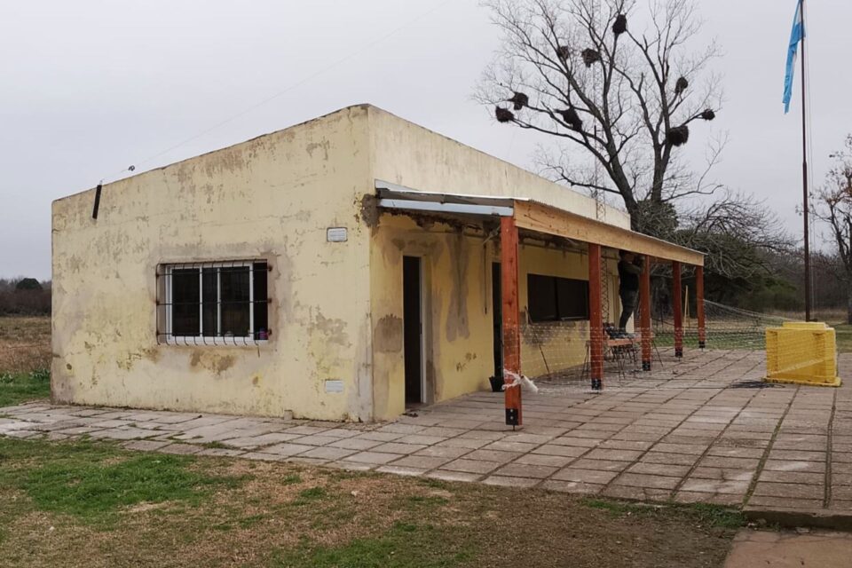 Ejecutan obras para mejorar la escuela Nº 61 Yapeyú en la localidad rural de Altamirano