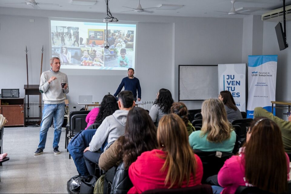 Capacitaron en Paraná a docentes sobre consumos problemáticos