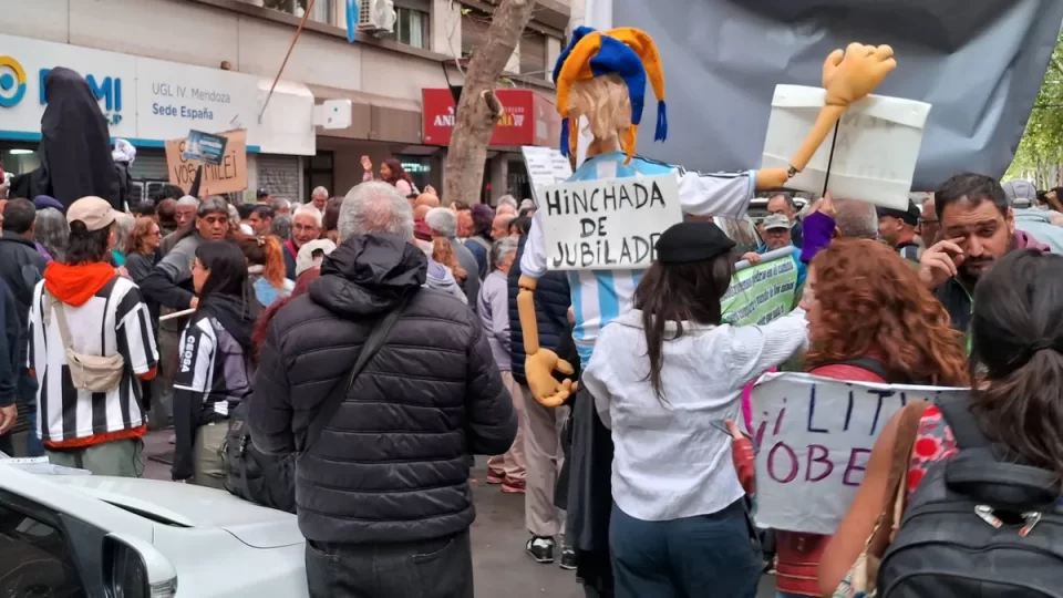 El PAMI Mendoza acumula más de  millones de multa por no entregar remedios a los jubilados