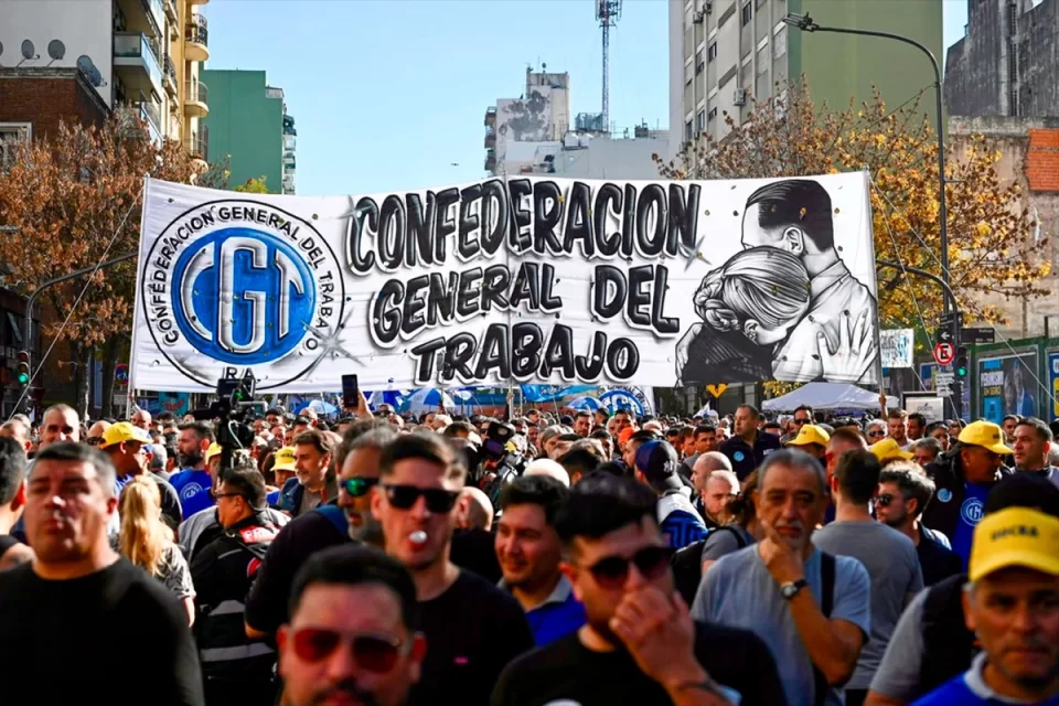 La Justicia declaró inconstitucional el decreto que restringía el derecho a huelga: revés para el Gobierno