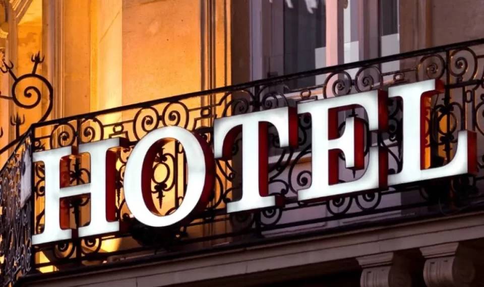 Cuando el turismo se apaga: cinco hoteles cerrados y una provincia que pierde más que camas