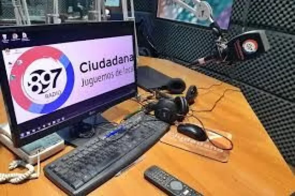Micrófonos apagados, voces silenciadas: el cierre de Radio Ciudadana y el ajuste que calla