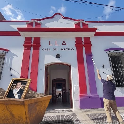 “La casa se pinta de lila”: el radicalismo entrerriano, entre la interna y la entrega simbólica
