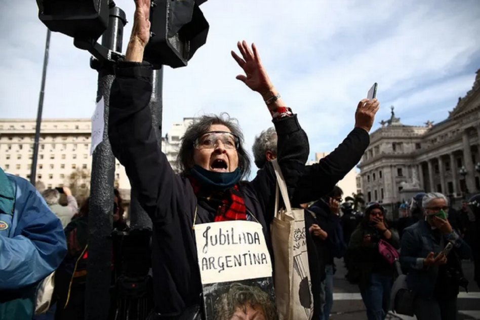 El Gobierno vetó las leyes de aumento a jubilados, moratoria previsional y emergencia en discapacidad