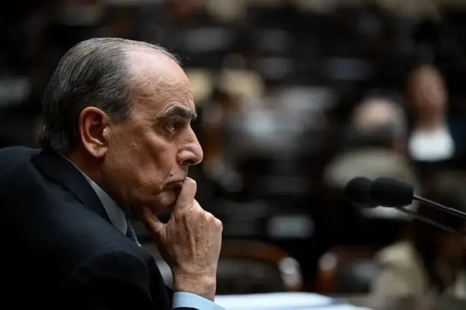Francos ante Diputados: entre el informe de gestión y las sombras del escándalo