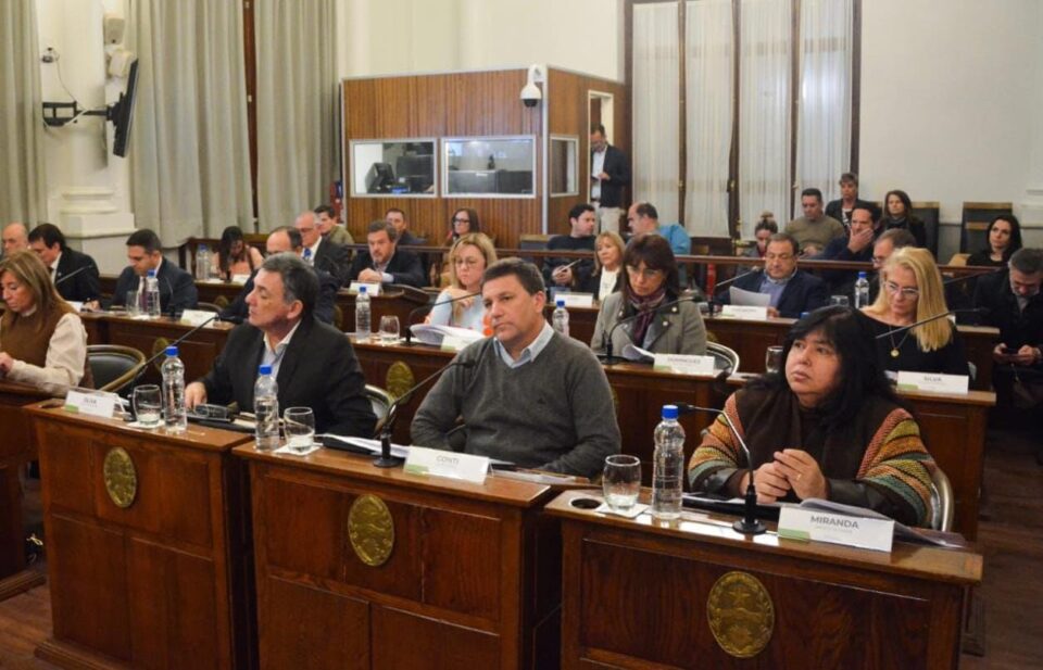 Con votos del PJ, el Senado aprobó la toma de deuda en dólares: La Paz entre los municipios más comprometidos