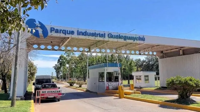 Allanamiento en el Parque Industrial de Gualeguaychú: investigan presunta contaminación del río