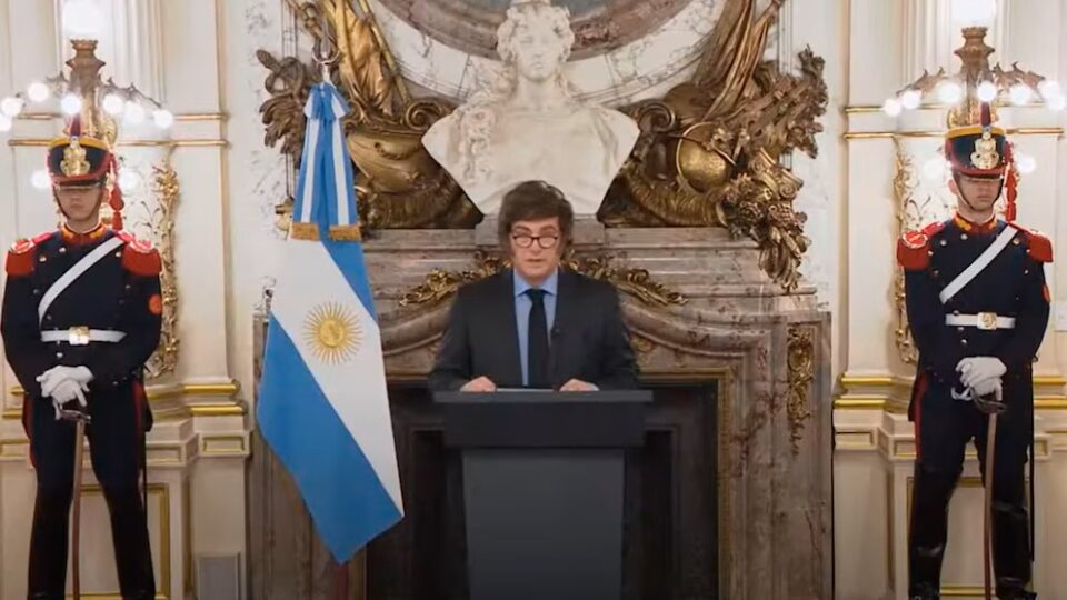 Milei cambia el tono: del ajuste duro a las promesas sociales en el Presupuesto 2026