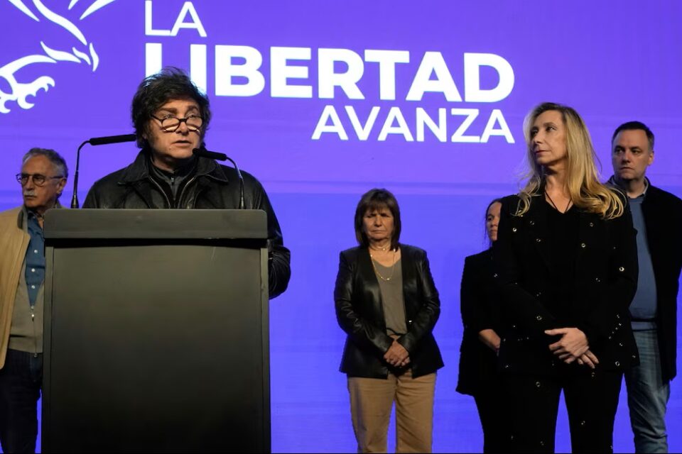 El Gobierno acelera la reorganización política tras la derrota electoral y ratifica a Sebastián Pareja en Buenos Aires
