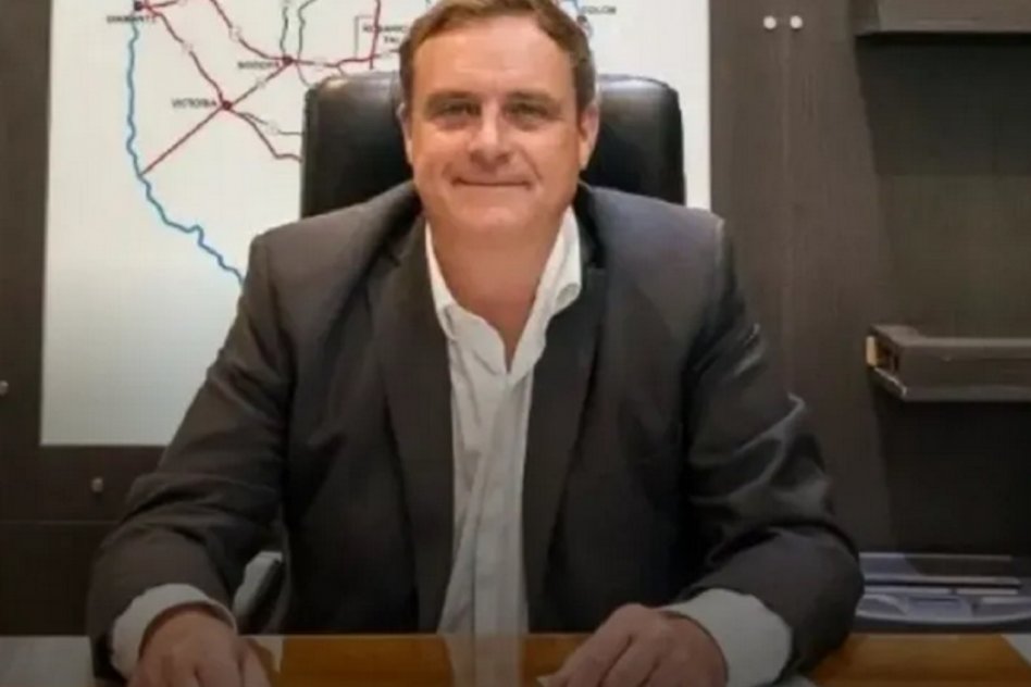 Editorial Vacaciones en el Caribe: el director de Vialidad ausente mientras Entre Ríos se hunde en el barro