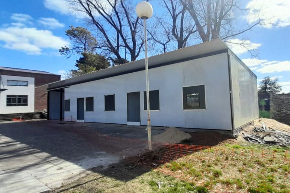 Trabajan en la construcción de aulas para la escuela Nº 82 Liga de los Pueblos Libres de Paraná