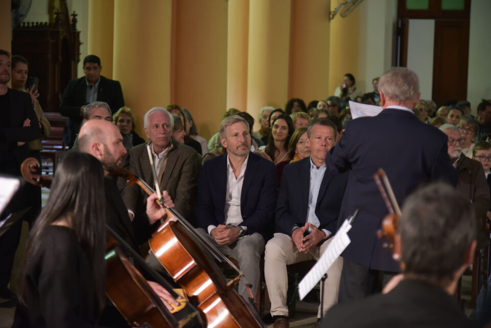 Frigerio acompañó la clausura de la 15ª edición de Galas del Río, en La Paz