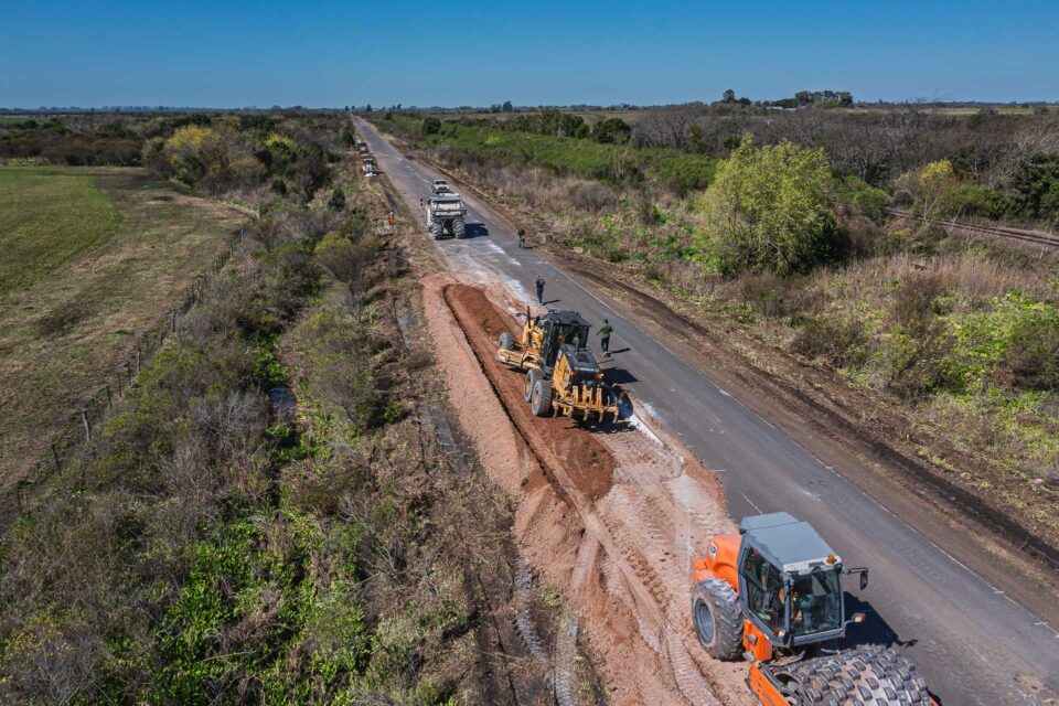 Realizan trabajos de bacheo en la ruta 51, entre Urdinarrain y Pastor Britos