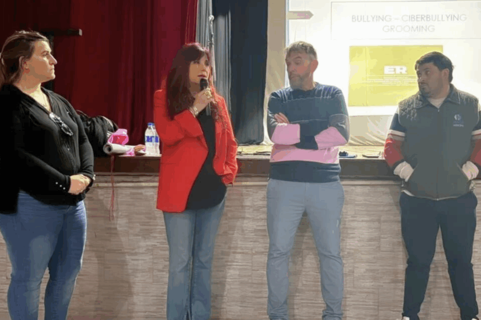 El gobierno provincial realizó una capacitación sobre Grooming y Ciberbullying en Maciá