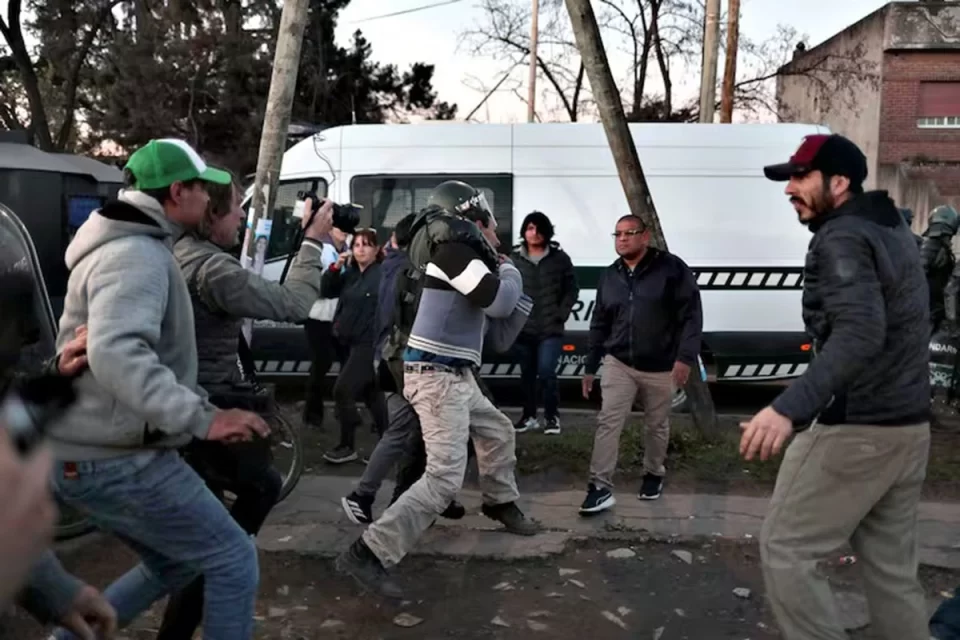 Violencia en Moreno: el cierre de campaña de Milei bajo tensión y agresiones